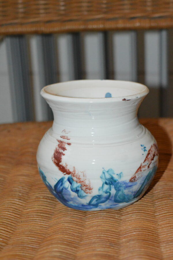 Petit vase au dragon rouge  en porcelaine – Image 5