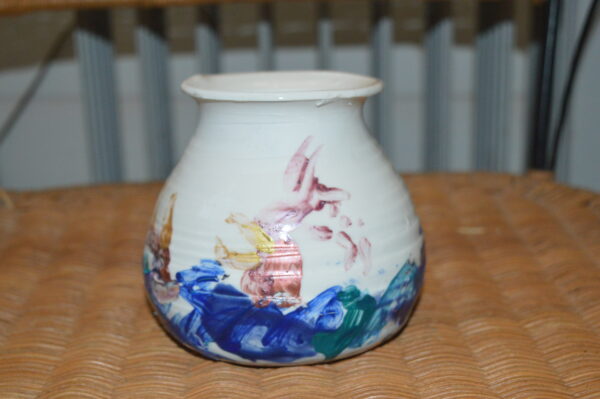 Moyen vase en porcelaine au dragon rouge et or