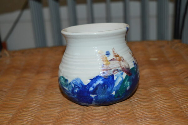 Petit vase en porcelaine au dragon rouge et or – Image 3